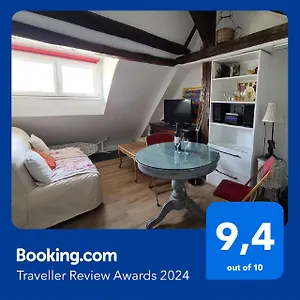 appartement-coeur-de-avec-vue-sur-les-toits.fr-paris.fr/